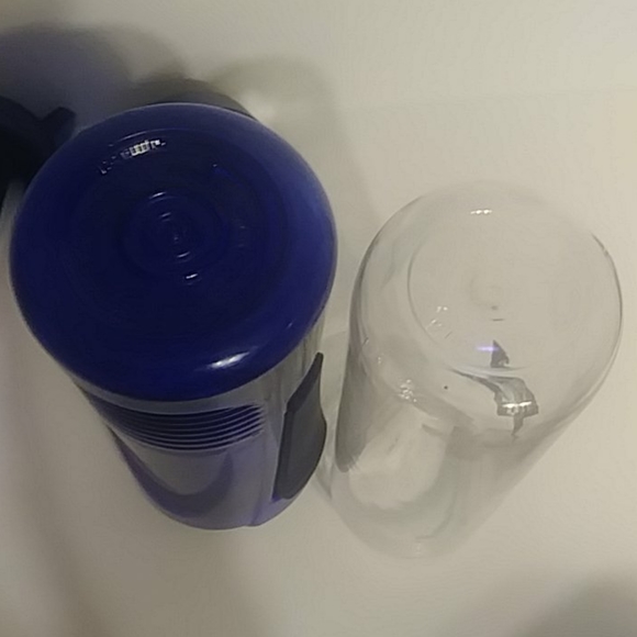 2 water bottles plastic - Picture 5 of 6